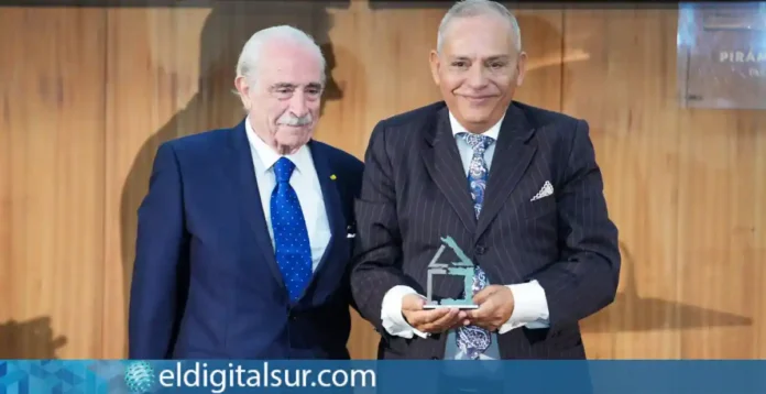 Efraín Medina recibe el premio anual de la Fundación CICOP en Las Pirámides de Güímar por su labor en la conservación del patrimonio artesanal de Tenerife