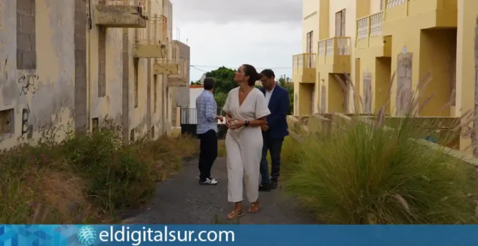 Visita a una de las viviendas de Llanos del Rey para evaluar su estado y las posibles actuaciones de rehabilitación
