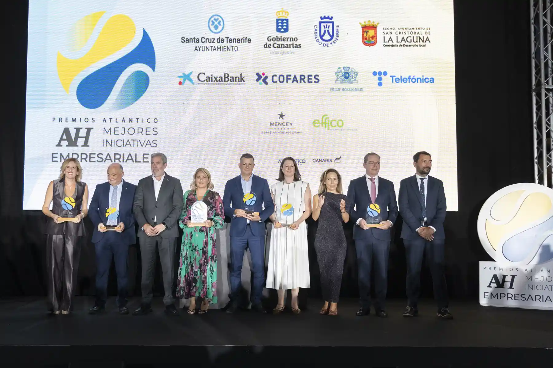 El proyecto “Alimentos con Vida” de HiperDino y Fundación DinoSol ha beneficiado a miles de personas en Canarias mediante la donación de alimentos.