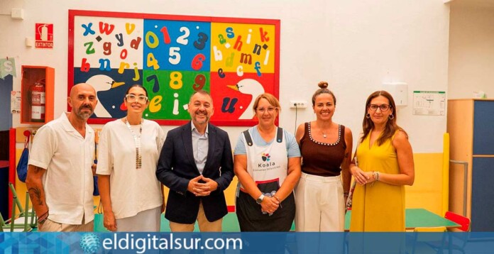 José Manuel Bermúdez y Charín González, durante la visita a la escuela infantil Faina