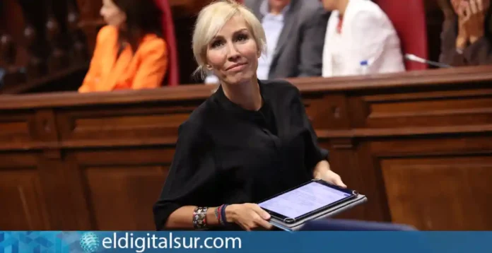 La diputada popular, Rebeca Paniagua, en el Parlamento de Canarias