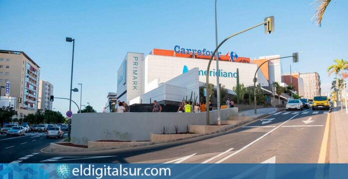 Nueva rampa peatonal junto al Centro Comercial Meridiano para mejorar la accesibilidad