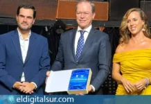 Wolfgang Kiessling, fundador del Grupo Loro Parque, durante el acto de reconocimiento celebrado en el marco de la III Semana del Turismo de Puerto de la Cruz