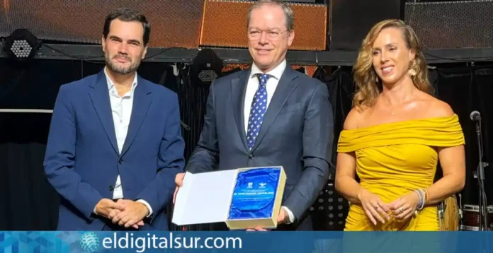 Wolfgang Kiessling, fundador del Grupo Loro Parque, durante el acto de reconocimiento celebrado en el marco de la III Semana del Turismo de Puerto de la Cruz