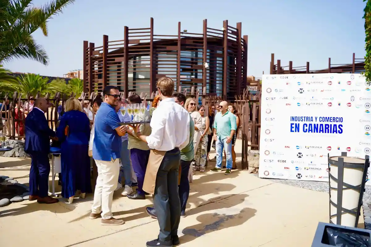 Representantes del tejido empresarial canario intercambian impresiones durante una edición anterior del Encuentro Networking de Canarias. / Foto de archivo