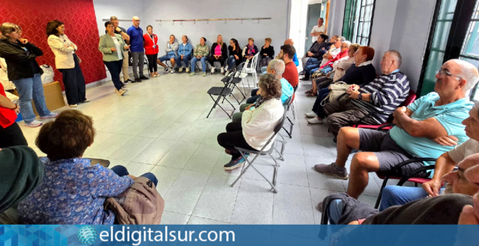 Vecinos de Guía de Isora durante la jornada formativa sobre medidas de autoprotección frente al riesgo volcánico, enmarcada en el simulacro VOLCANEX Tenerife 2026