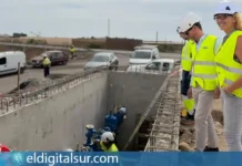 Trabajos de sustitución de la antigua tubería de abastecimiento de agua en El Fraile, en Arona
