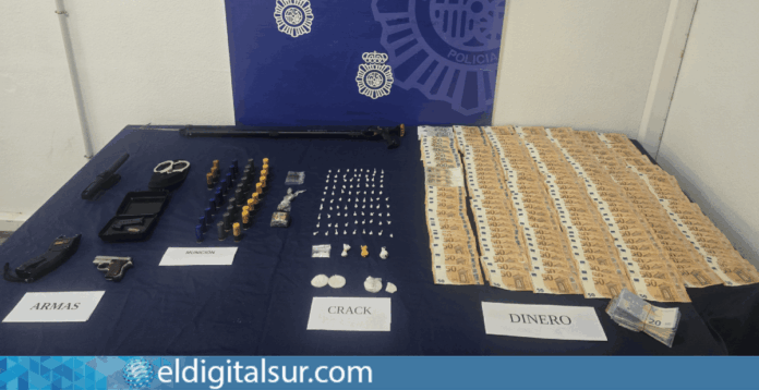 Material estupefaciente, armas, munición y dinero en efectivo incautados durante la operación policial en Puerto de la Cruz