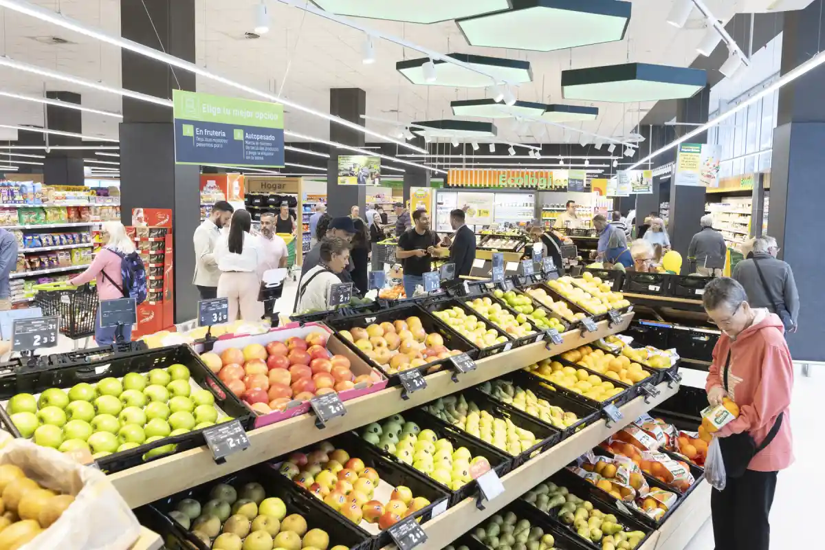 Interior del nuevo HiperDino Icod