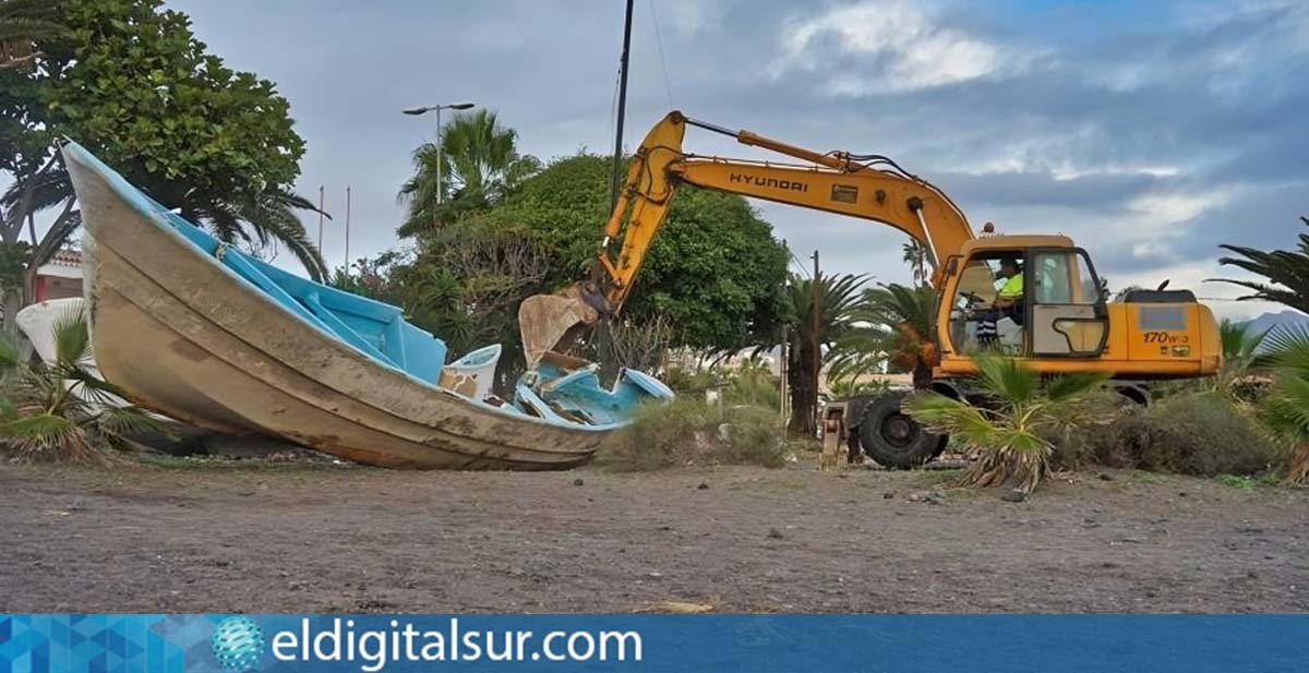 Destruyen dos cayucos en las Galletas