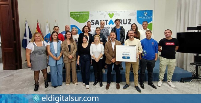 Donación-Reyes-Magos-Santa-Cruz-de-Tenerife-160124 Entrega ONG´s Recaudación Espectáculo Reyes Magos - Santa Cruz de Tenerife.