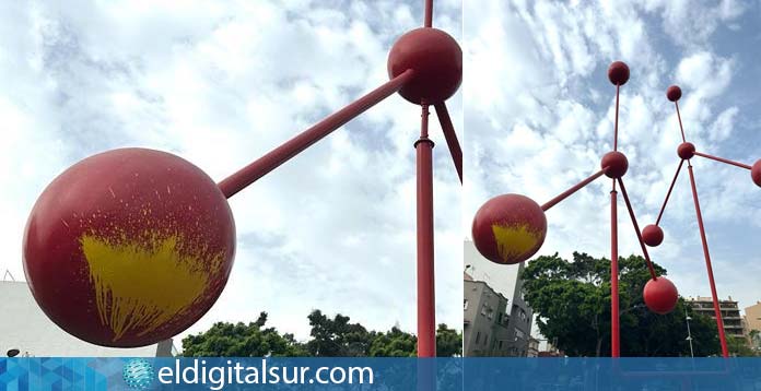Lanzan pintura a la escultura de la plaza de la República Dominicana