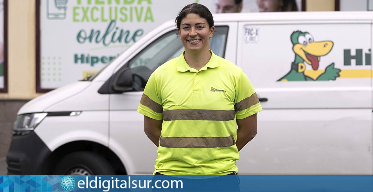 Raquel Santana trabaja en el Servicio a Domicilio de HiperDino