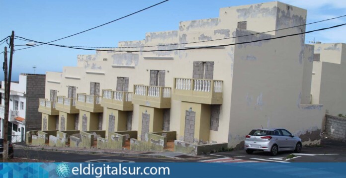 La oposición de Arona pone 'frenos' a una moción para abordar la crisis de vivienda