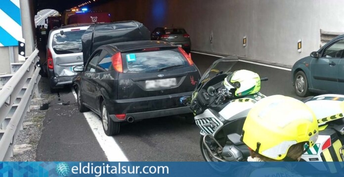 Accidente múltiple en el túnel de Güímar se salda con dos heridos