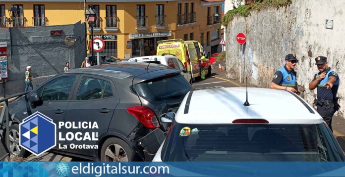 Colisión múltiple en la Calle Rómulo Bethencourt (La Orotava)