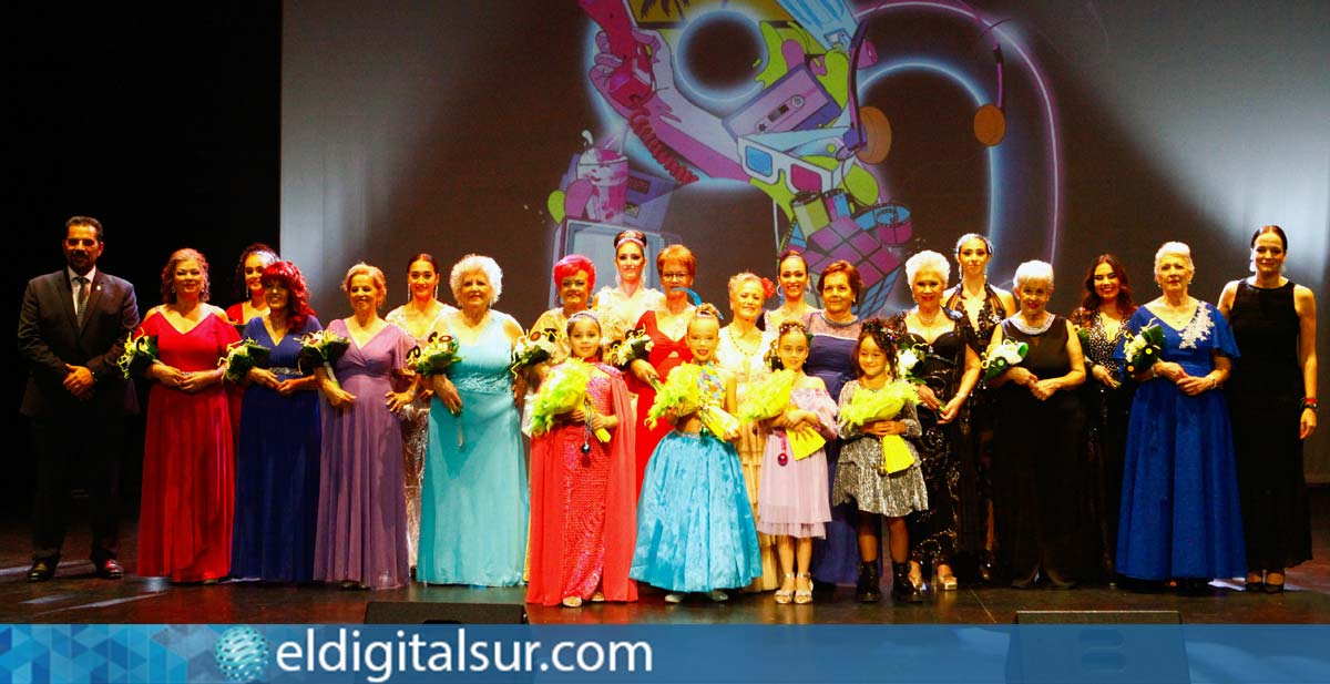 Grupo de las 21 candidatas a reina del Carnaval internacional de los cristianos