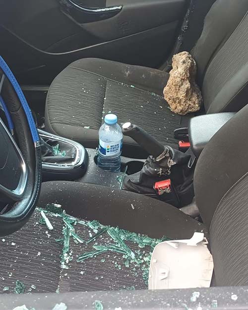 vehículo Policía Local destrozado fiestas de Tamaimo