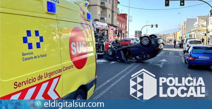 coche-volcado-sobradillo-sc-010224 Servicios de emergencia asisten un accidente de tráfico en El Sobradillo