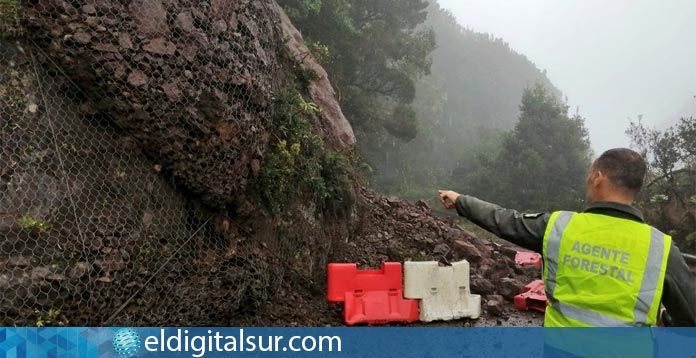Un desplome interrumpe el paso en una carretera al norte de Tenerife