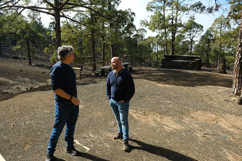 Técnico de Cabildo y Francisco Baute-concejal isorano de Medio Ambiente