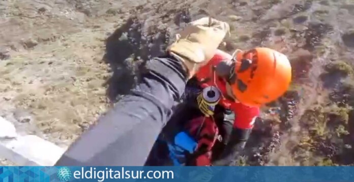 rescate-helicoptero-ges-310124 Parapentista accidentado en Adeje es rescatado por el GES
